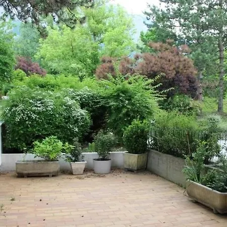 Luxury With Terrace In Residential Area Meylan