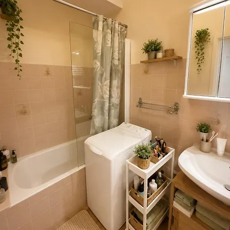 شقة Luxury With Terrace In Residential Area